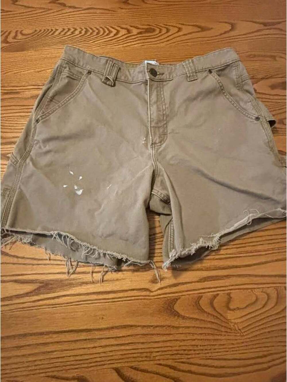 Lee Workwear Cut-off Shorts has paint size 33 see paint